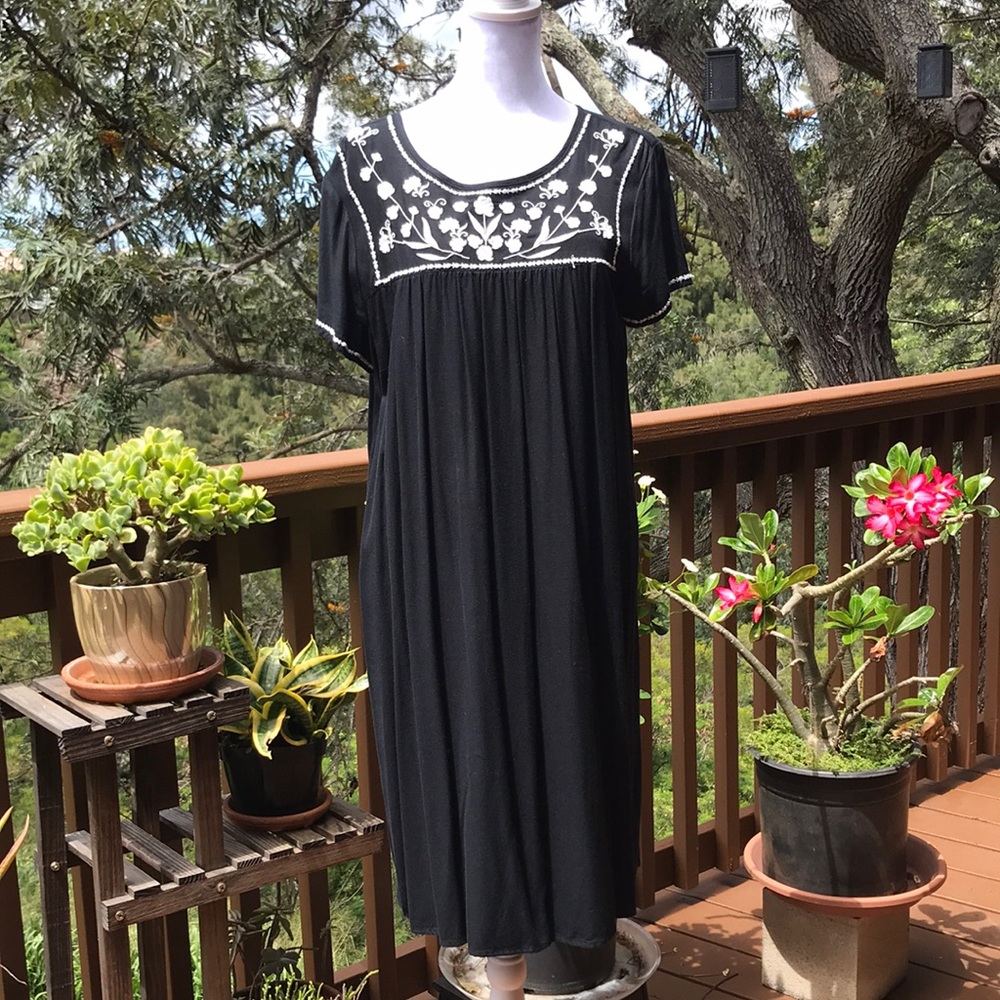 Old Navy SS Embroidered Yolk Dress Black size L
